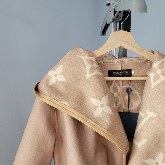 Tan Hooded Coat with Belt Size M, NEW - Picture 11 of 13